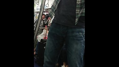 å¤§å­¦ç”Ÿã®ã‚¸ãƒ¼ãƒ‘ãƒ³è‚¡é–“