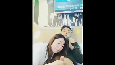 æƒ…ä¾£åœ¨KTVä¸€è¾¹å”±æ­Œä¸€è¾¹å£äº¤ä¸€è¾¹åšçˆ±ä¸€è¾¹ç›´æ’­